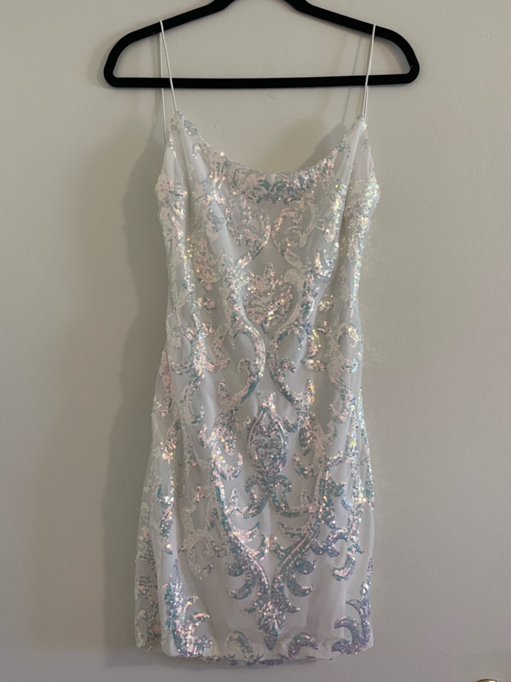 B. Darlin White Sequined Iridescent Formal Mini Dress